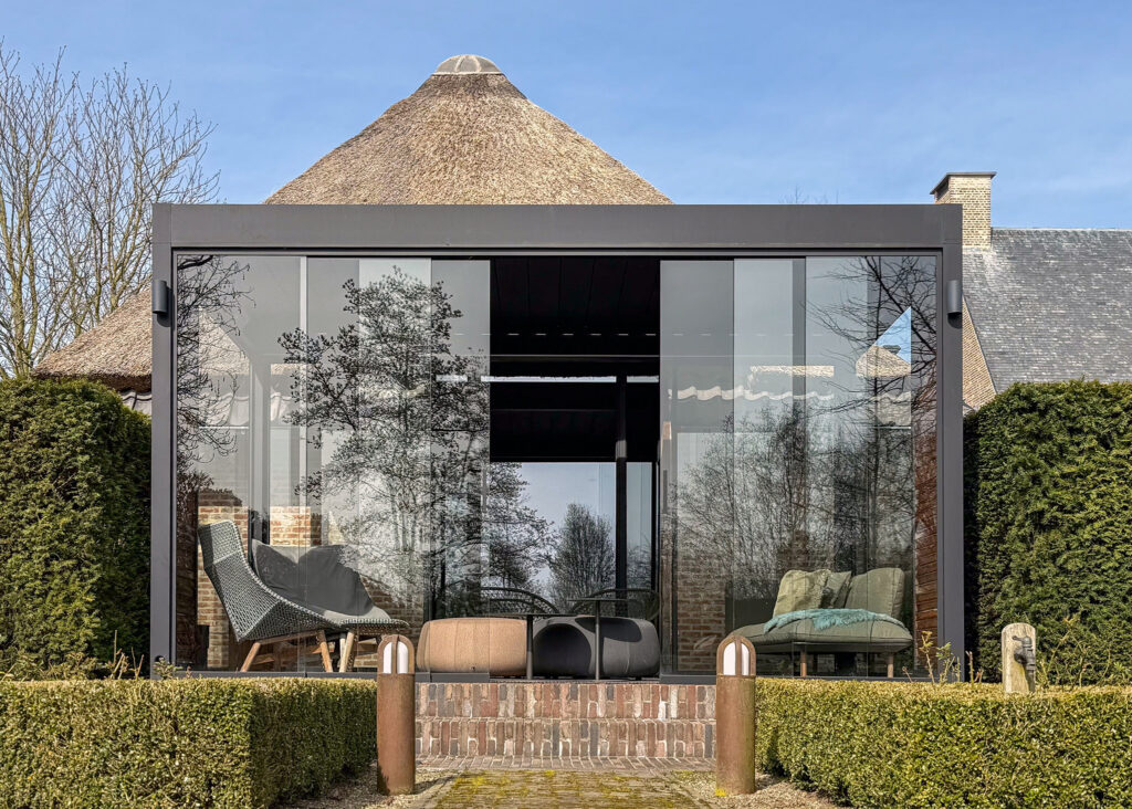 Terrasoverkapping met glazen wanden - Turnhout