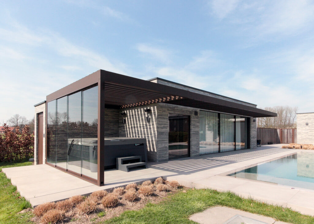 Terrasoverkapping met glazen wanden - Emblem